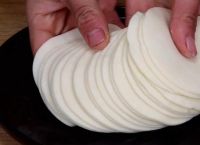 饺子皮的制作（饺子皮的制作方法和过程）