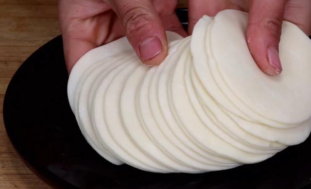 饺子皮的制作（饺子皮的制作方法和过程）